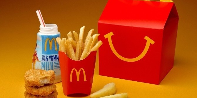 «МакДональдс» изменяет меню Happy Meal: Салат вместо картофеля фри