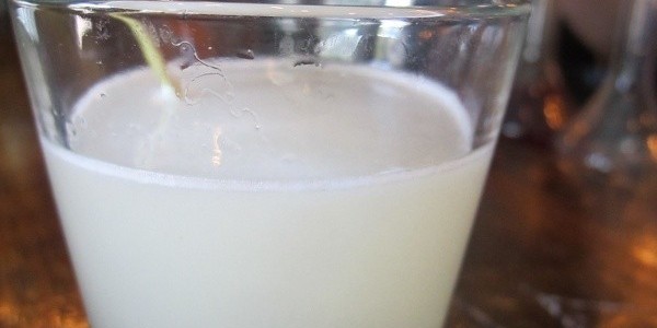 Призрачный коктейль «Душа призрака» на Хэллоуин