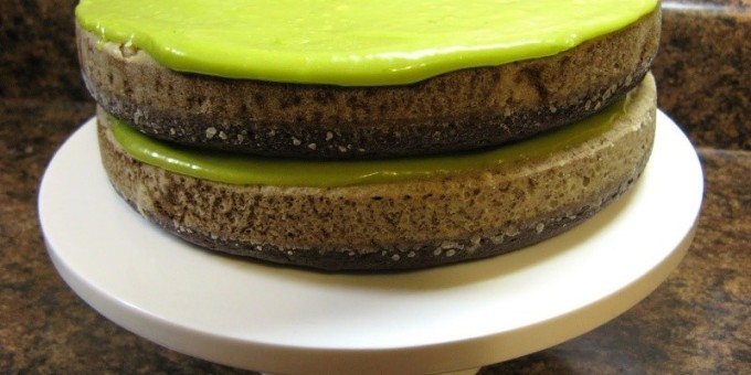 Пирог с авокадо и крекерами