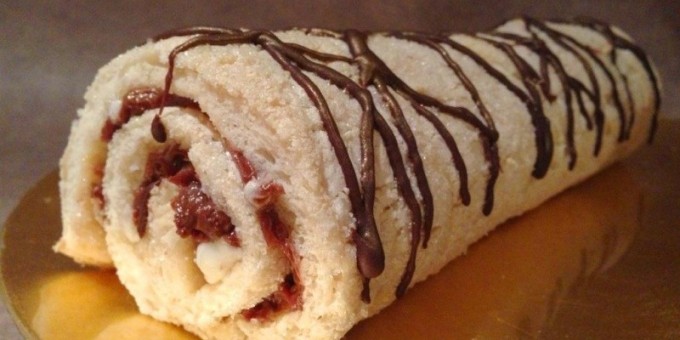 Очень быстрый рулет с джемом к чаю