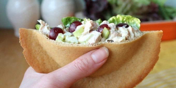 Куриный салат с авокадо в пите (без посудный салат)