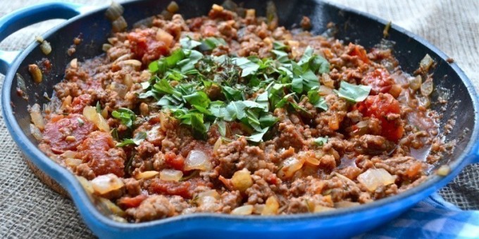 Баранина с кабачками и томатами по-болгарски