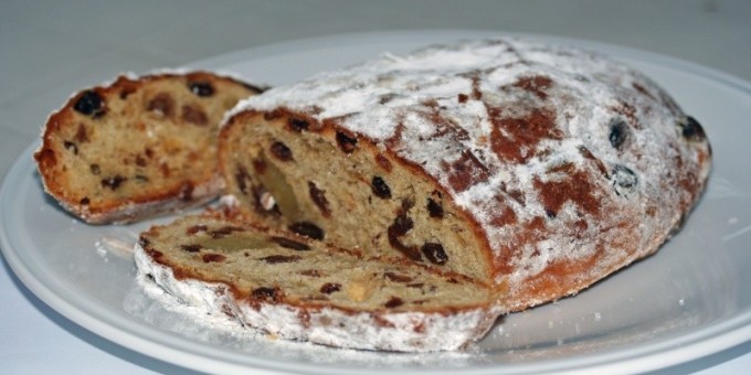 Долгоиграющий пирог с орехами и сухофруктами - Штоллен