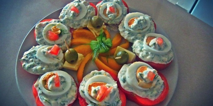 Помидоры в чесночно-сырном соусе