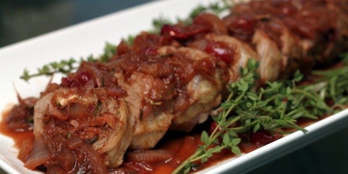 Мясо в брусничном соусе