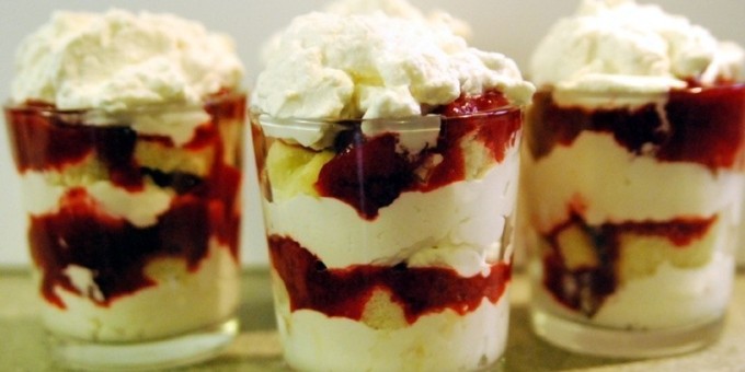 Десерт творожный слоеный с бананом и киви