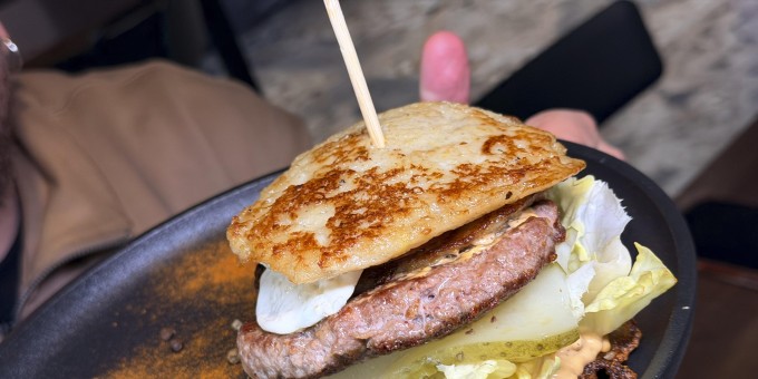 Мидии, брускетты, Цезарь и судак под гребешками. Новый евродвушка-рестобар «Мова», а вы точно с белорусской кухней?!